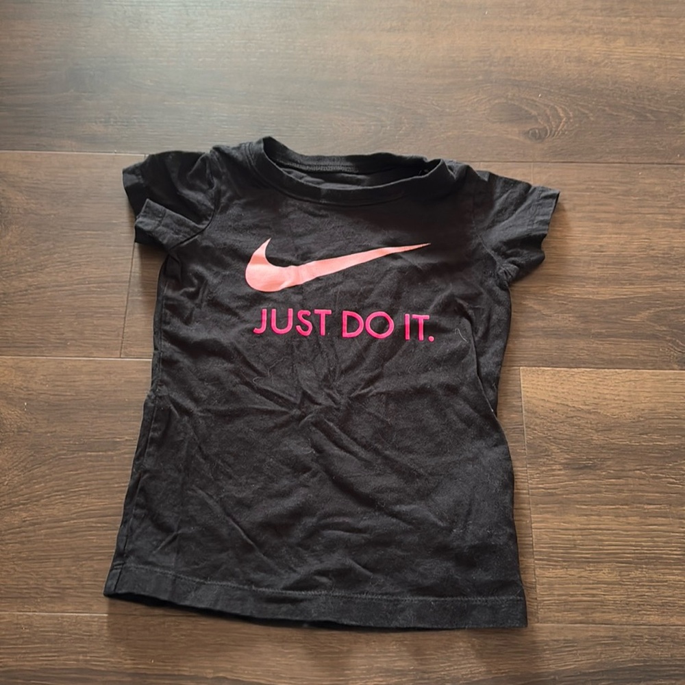 Good Condition Nike tshirt - size 4T